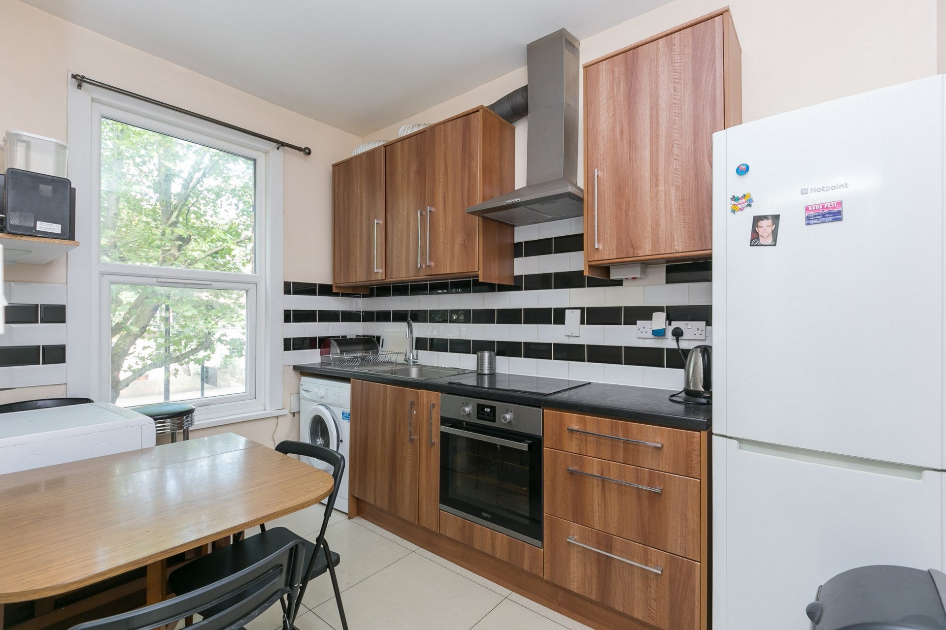 Flat Kingsland Road in Greater London