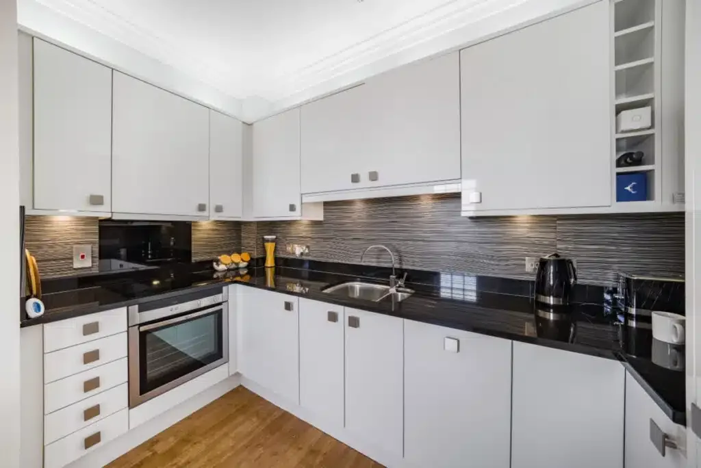 Flat Woodlands Crescent in Dorchester