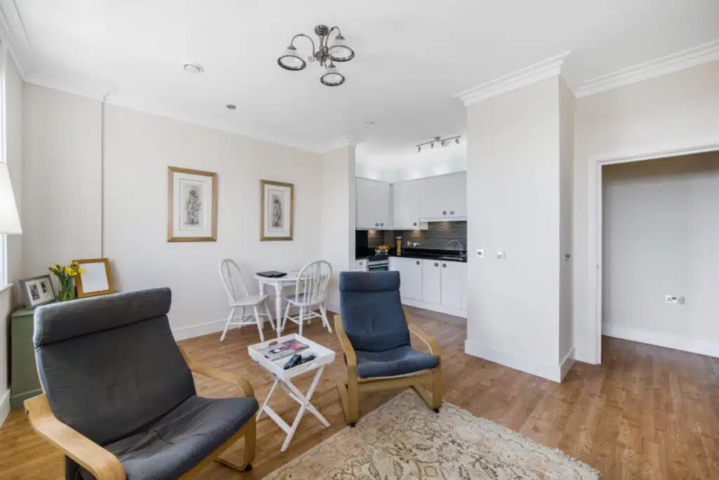 Flat Woodlands Crescent in Dorchester