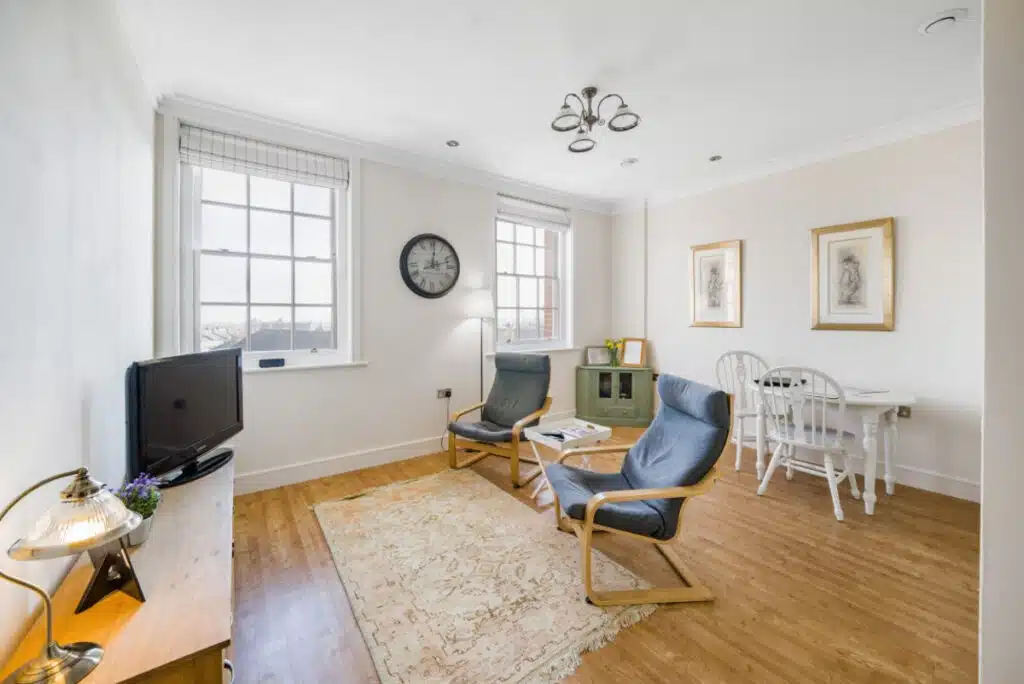 Flat Woodlands Crescent in Dorchester