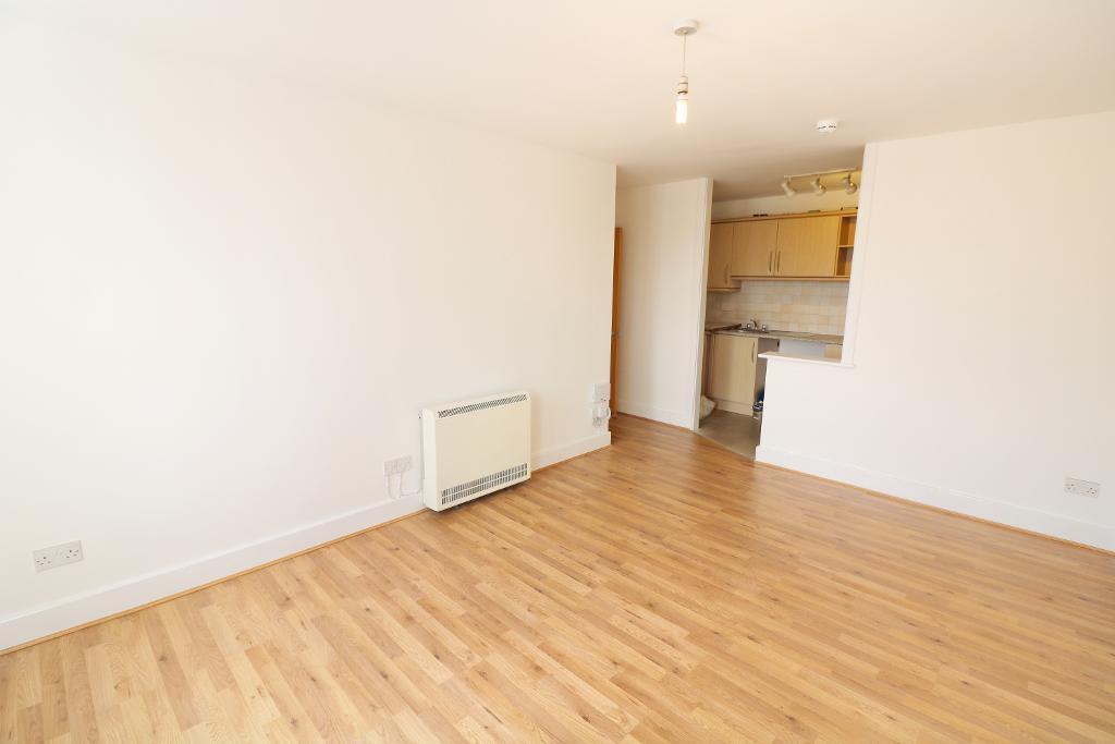 Flat Commercial Road in Greater London