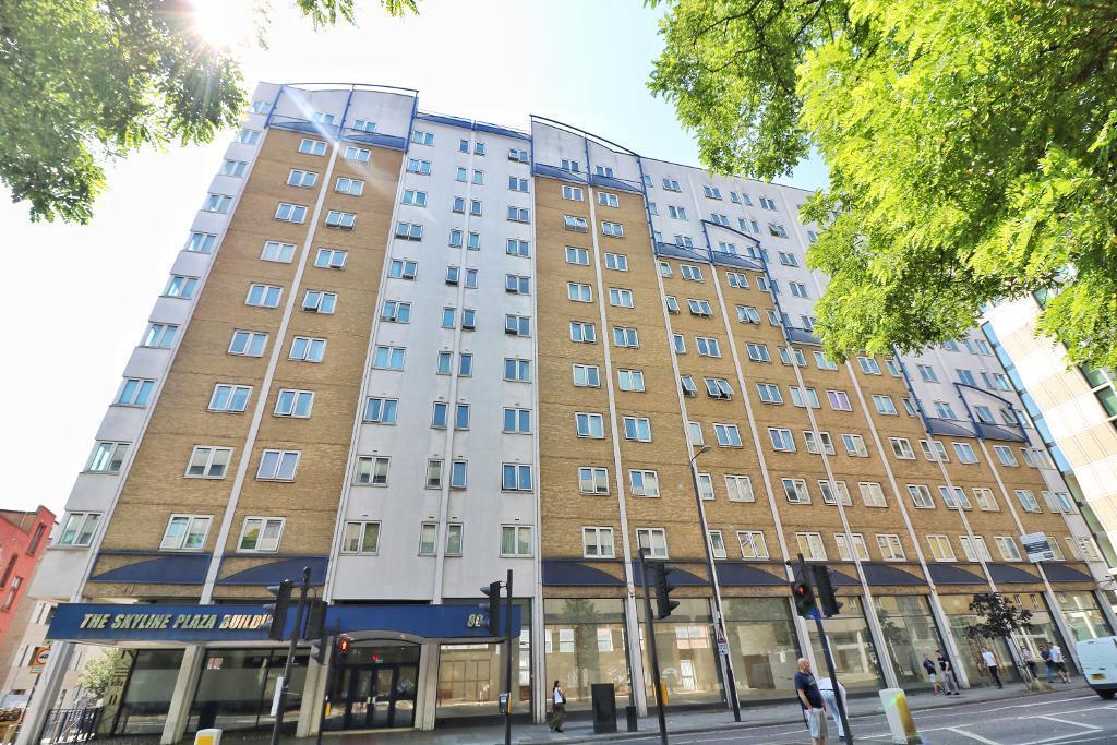 Flat Commercial Road in Greater London