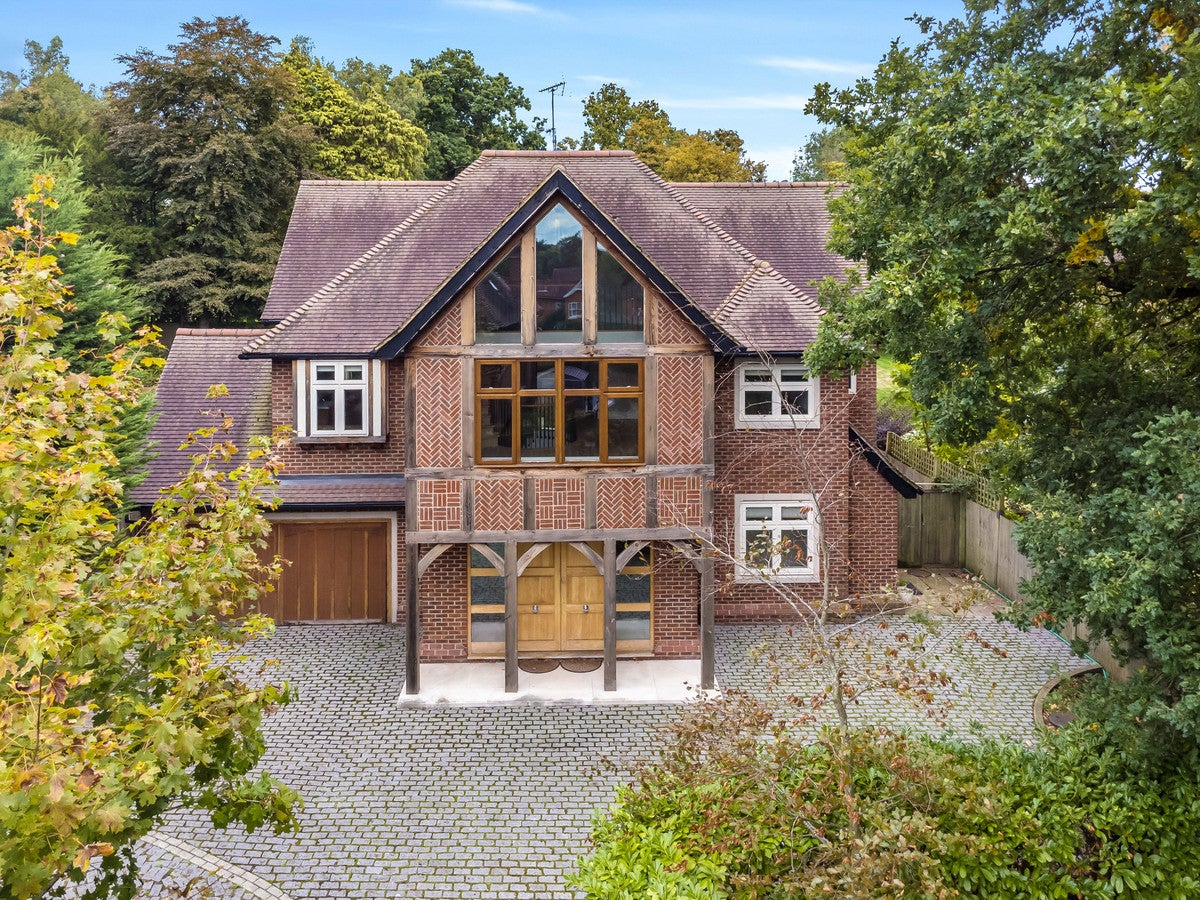 House Fairmile Lane in Cobham