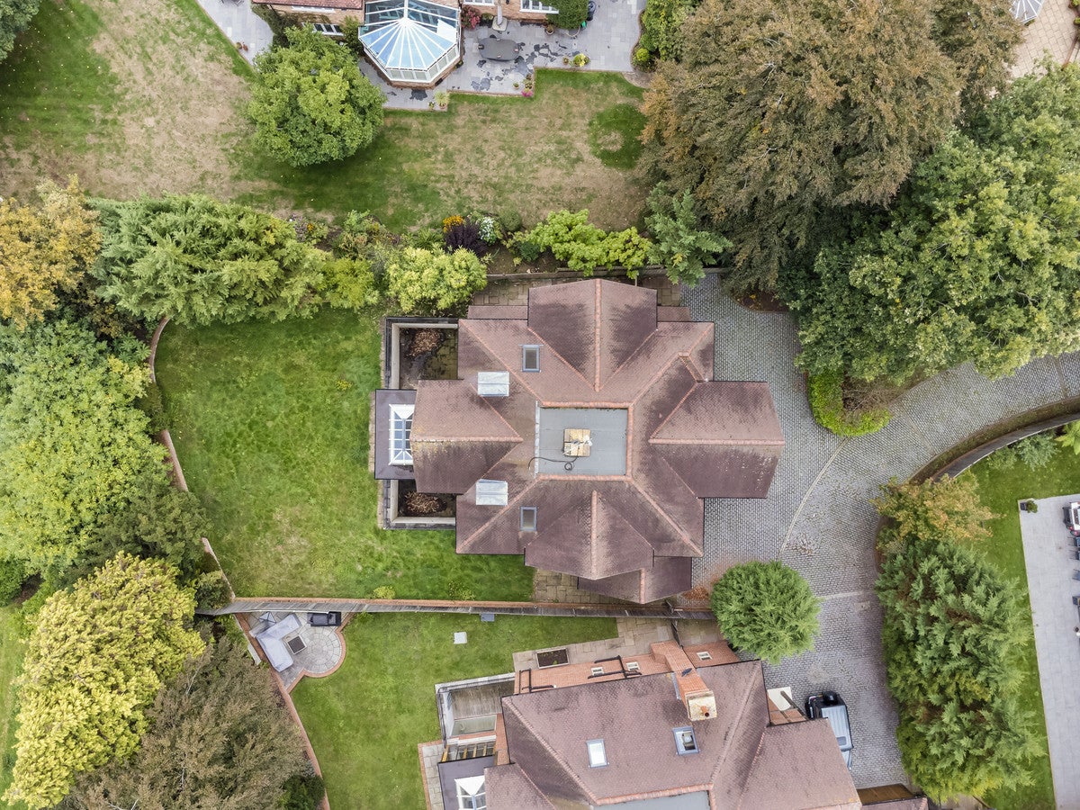 House Fairmile Lane in Cobham