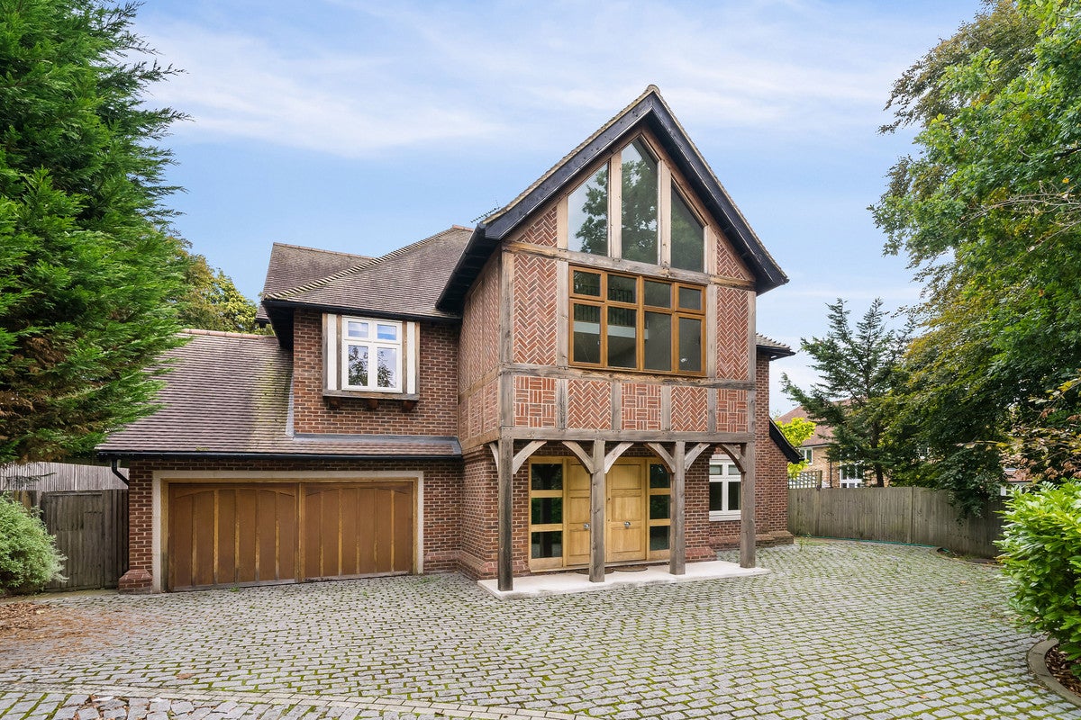 House Fairmile Lane in Cobham