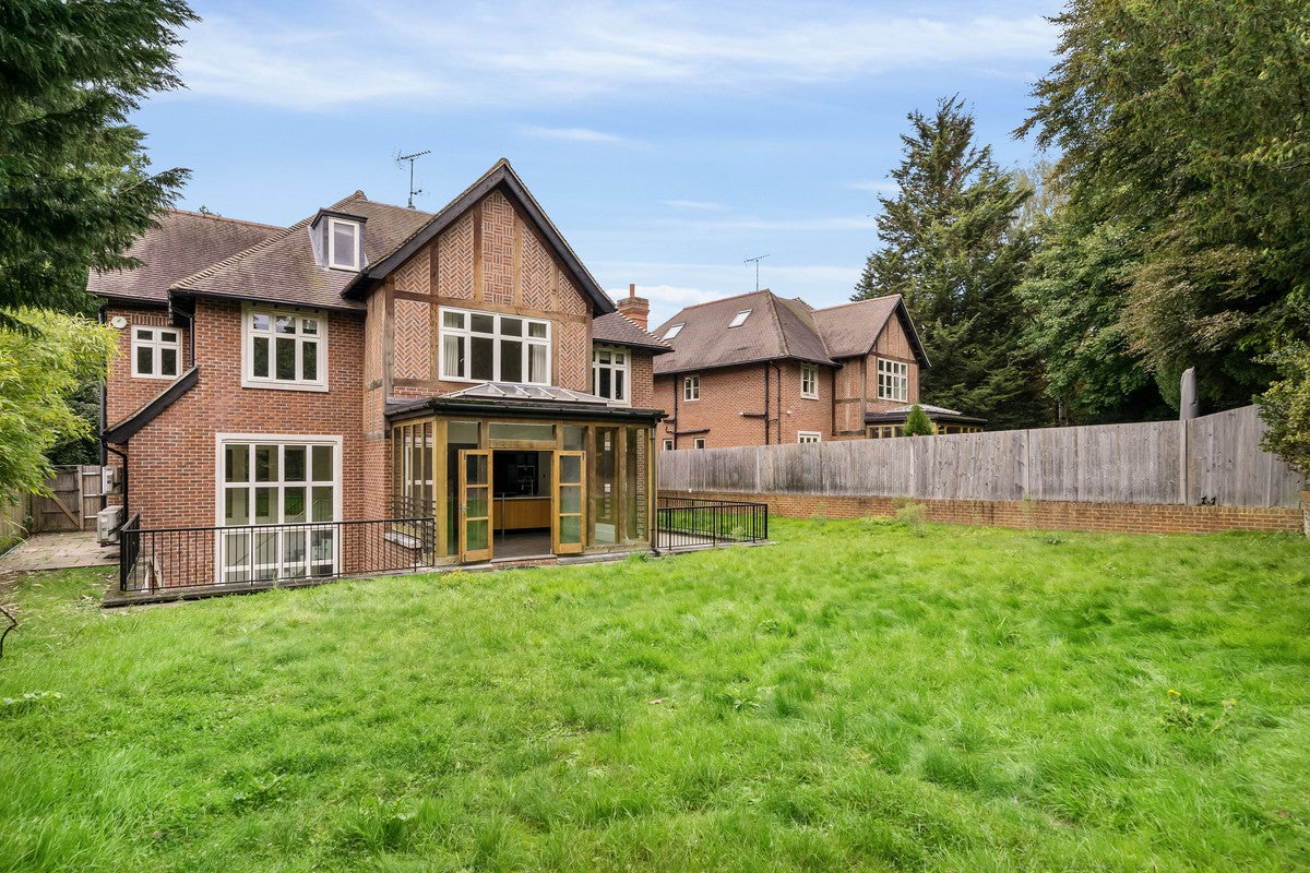 House Fairmile Lane in Cobham