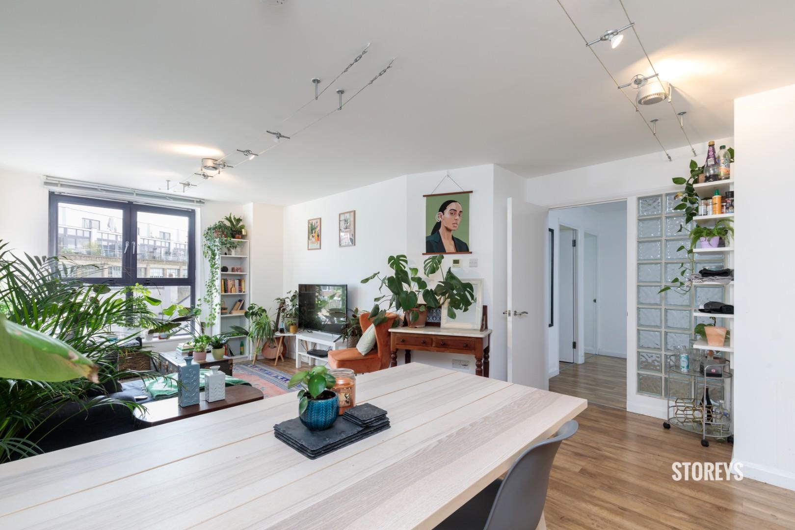 Flat Mare Street in Greater London