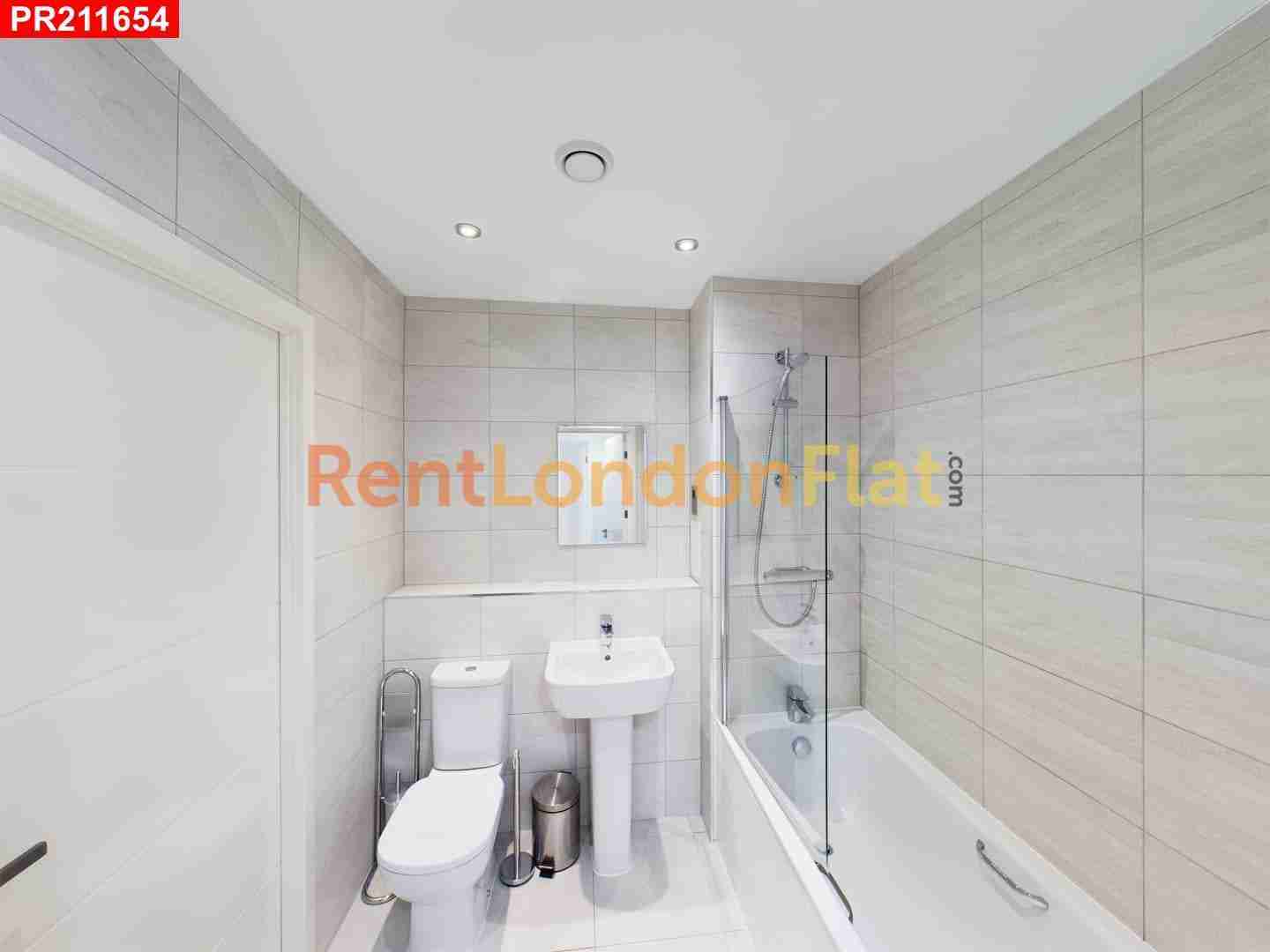Flat Upper North Street in Greater London