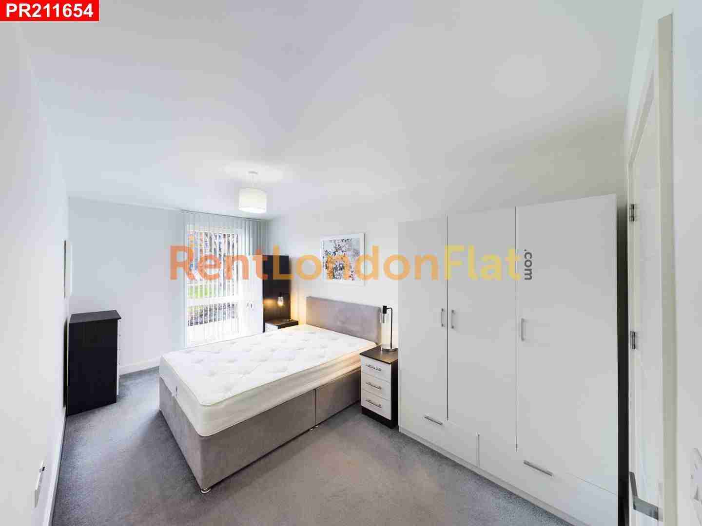 Flat Upper North Street in Greater London