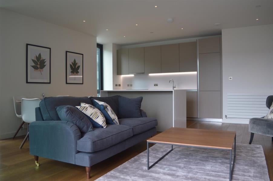 Flat Elvin Gardens in London