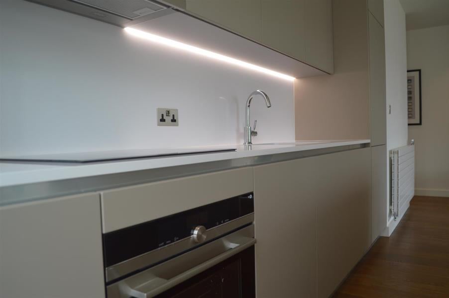 Flat Elvin Gardens in London