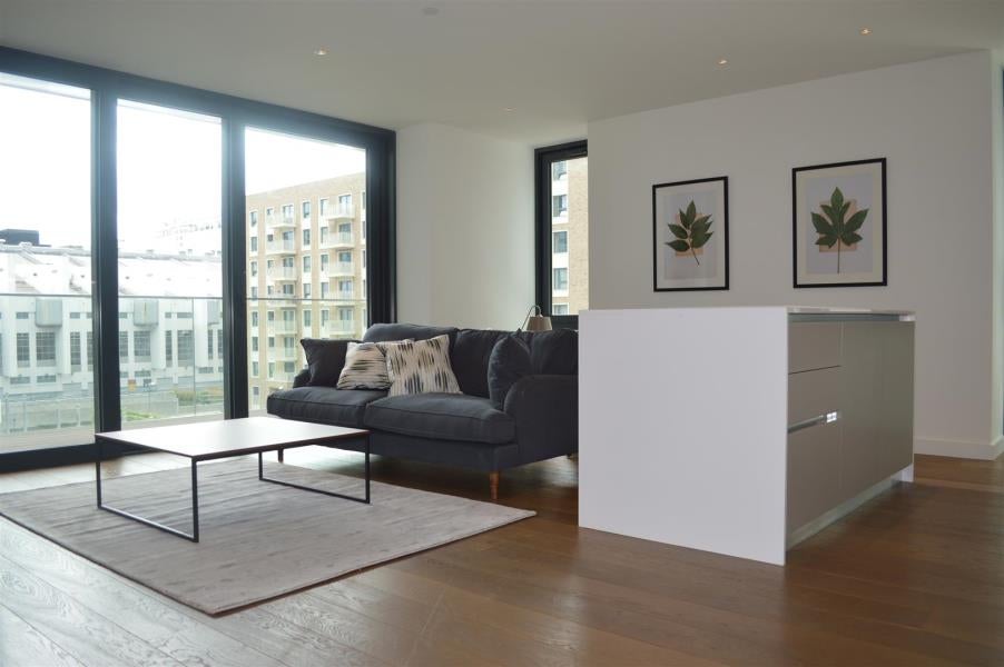 Flat Elvin Gardens in London