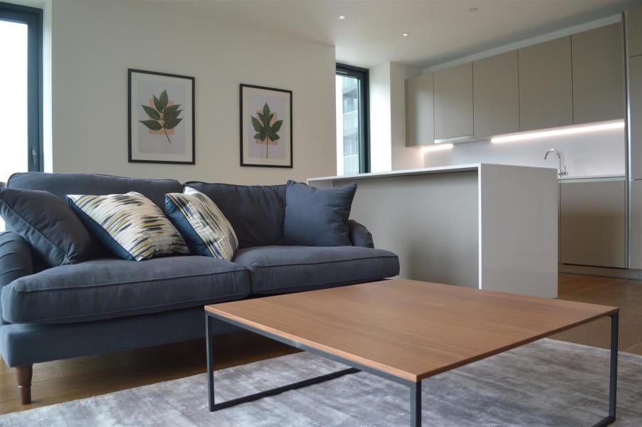 Flat Elvin Gardens in London