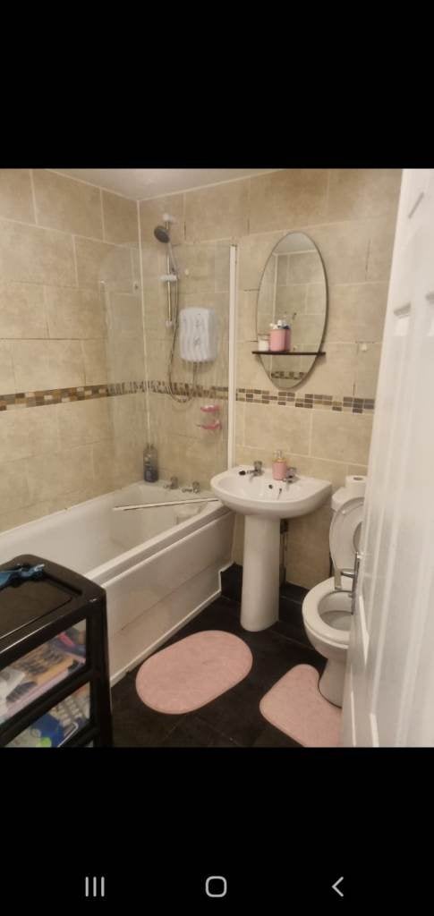 Flat Moorfield Chase in Farnworth