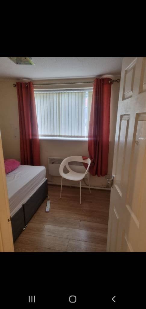 Flat Moorfield Chase in Farnworth