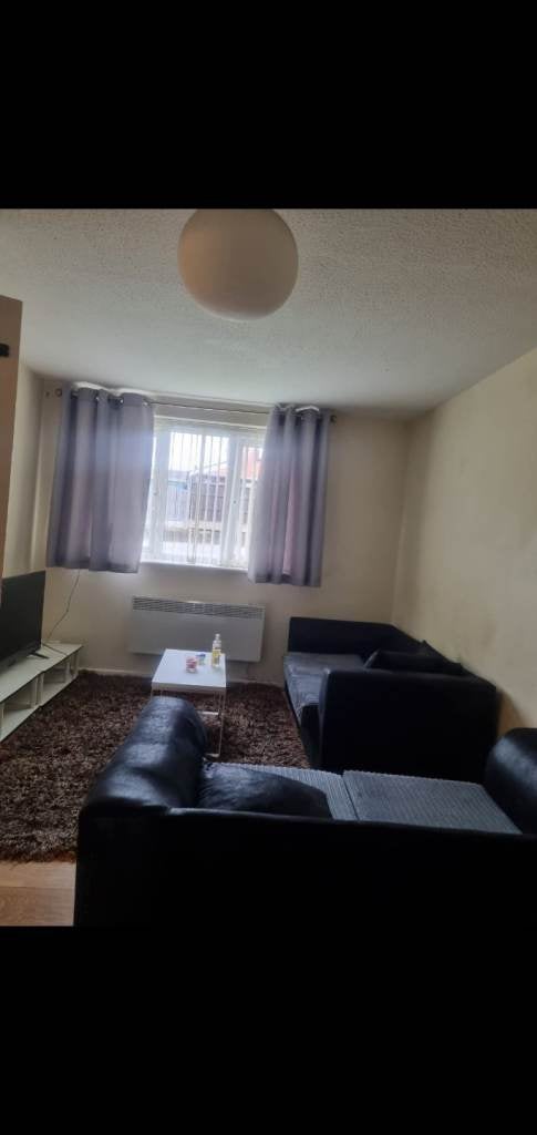 Flat Moorfield Chase in Farnworth