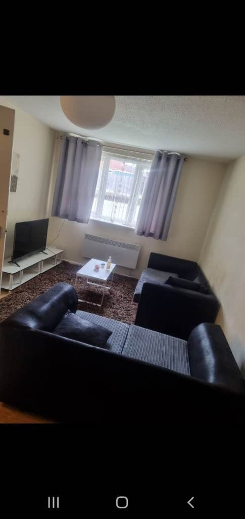 Flat Moorfield Chase in Farnworth