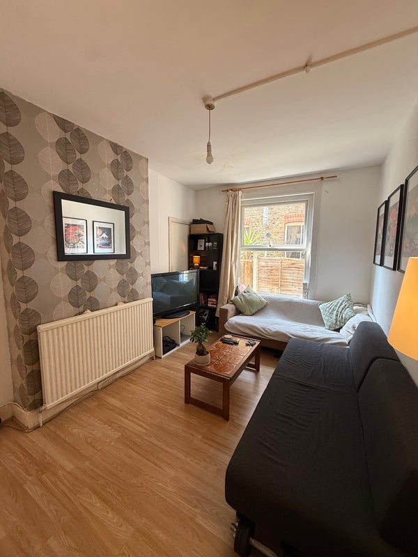 Room Netherfield Road in Greater London