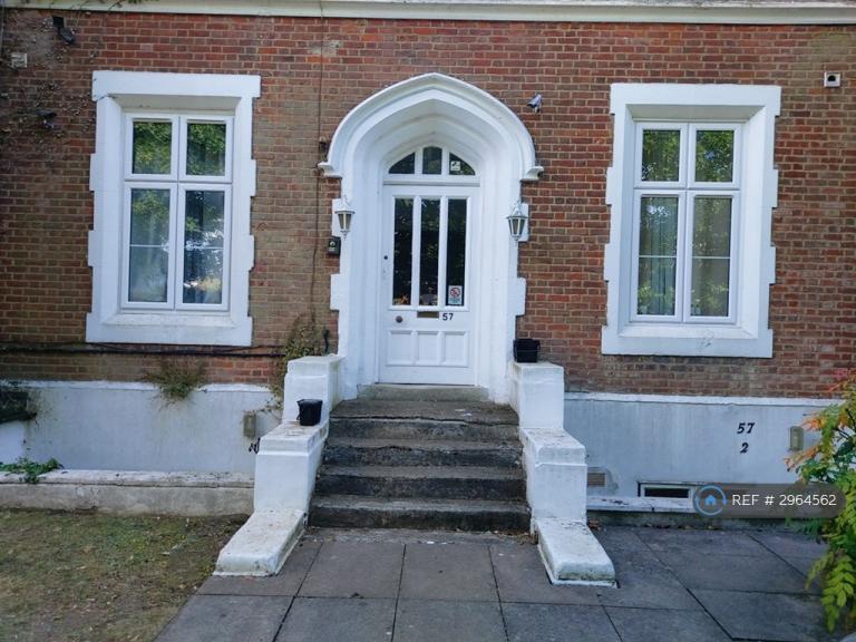 Flat Upton Park in Slough