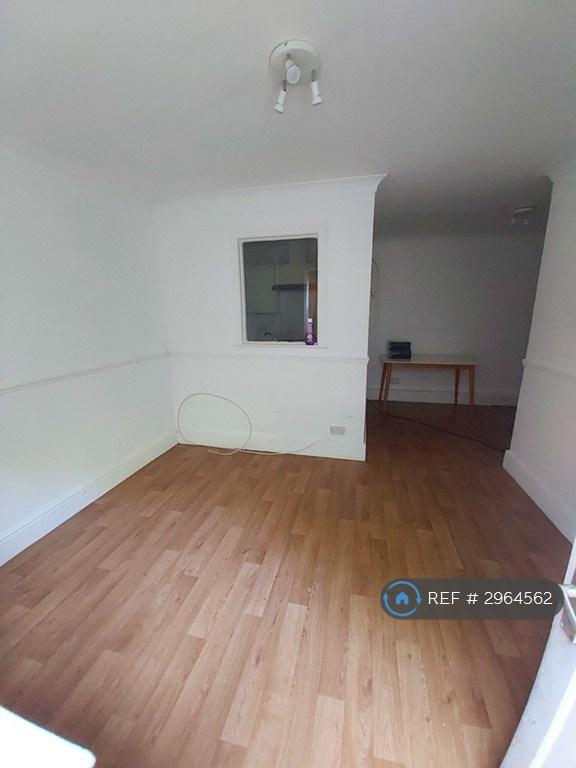 Flat Upton Park in Slough