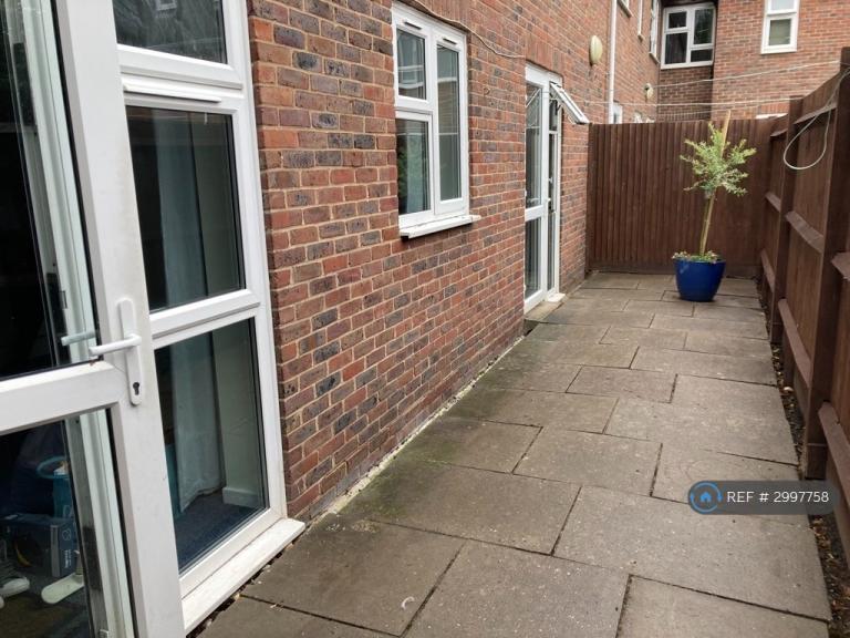 Flat Aldwick Road in Arun