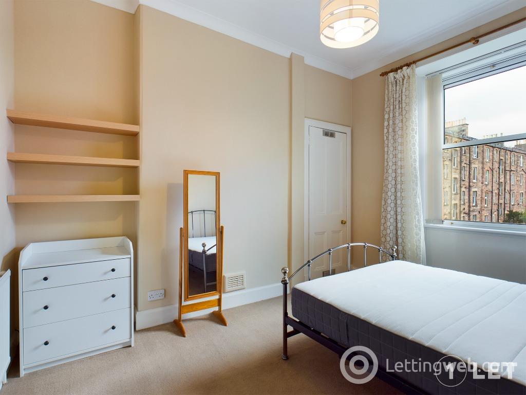Flat Roseburn Place in City of Edinburgh