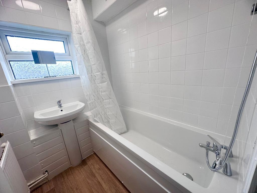 Flat Hawkinge Walk in Greater London