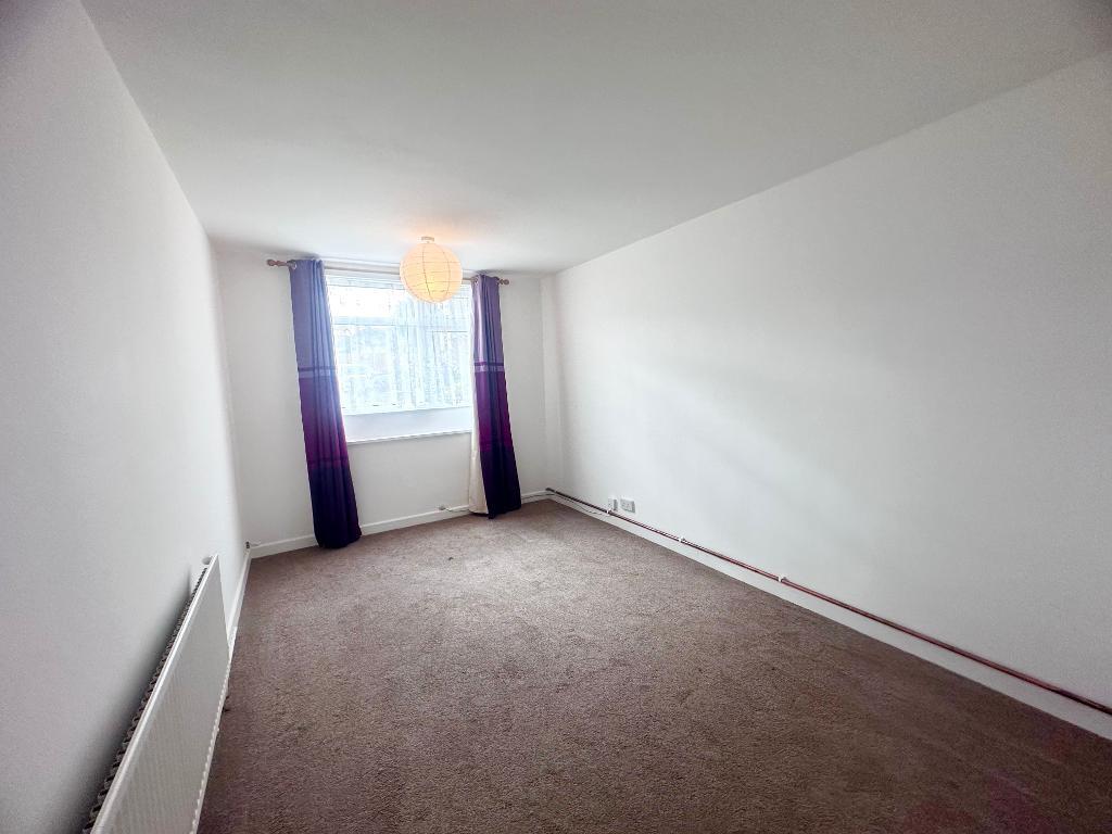 Flat Hawkinge Walk in Greater London