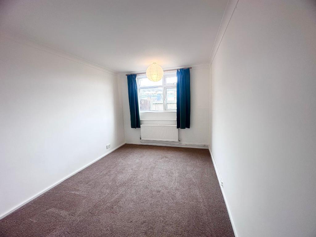 Flat Hawkinge Walk in Greater London