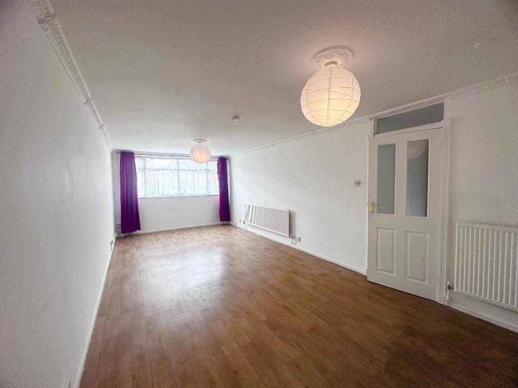 Flat Hawkinge Walk in Greater London