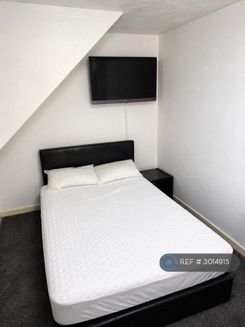Room Sandybrook Drive in Manchester