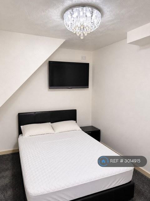 Room Sandybrook Drive in Manchester
