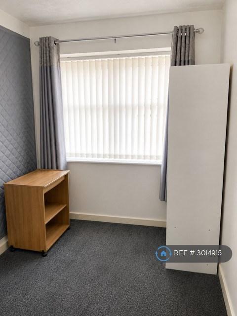 Room Sandybrook Drive in Manchester