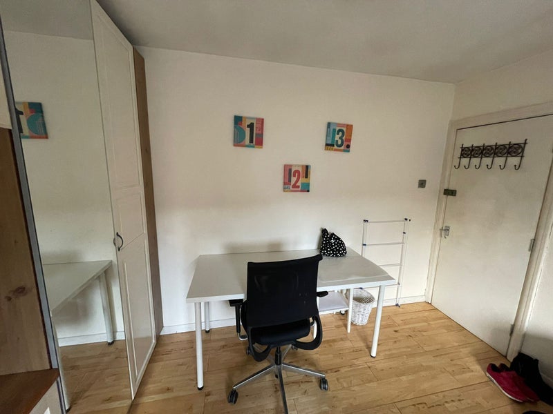Room Drayton Bridge Road in Greater London