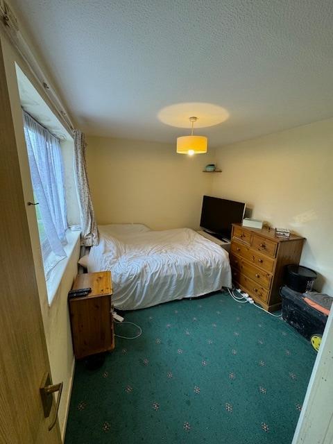 Flat Magpie Close in Greater London