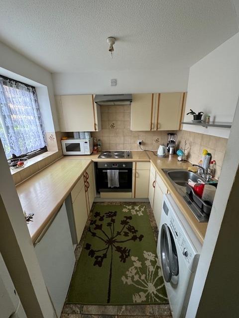 Flat Magpie Close in Greater London