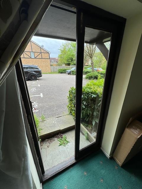 Flat Magpie Close in Greater London