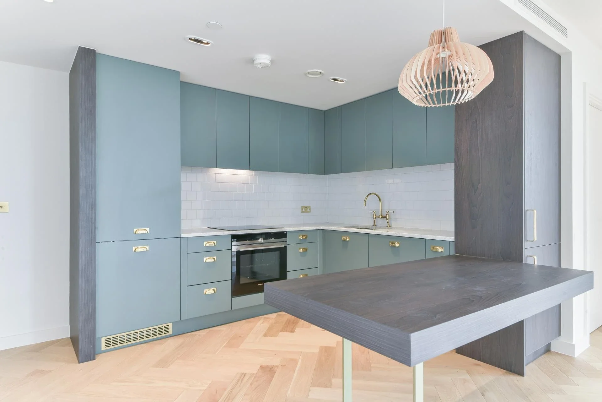 Flat Heritage Lane in Greater London