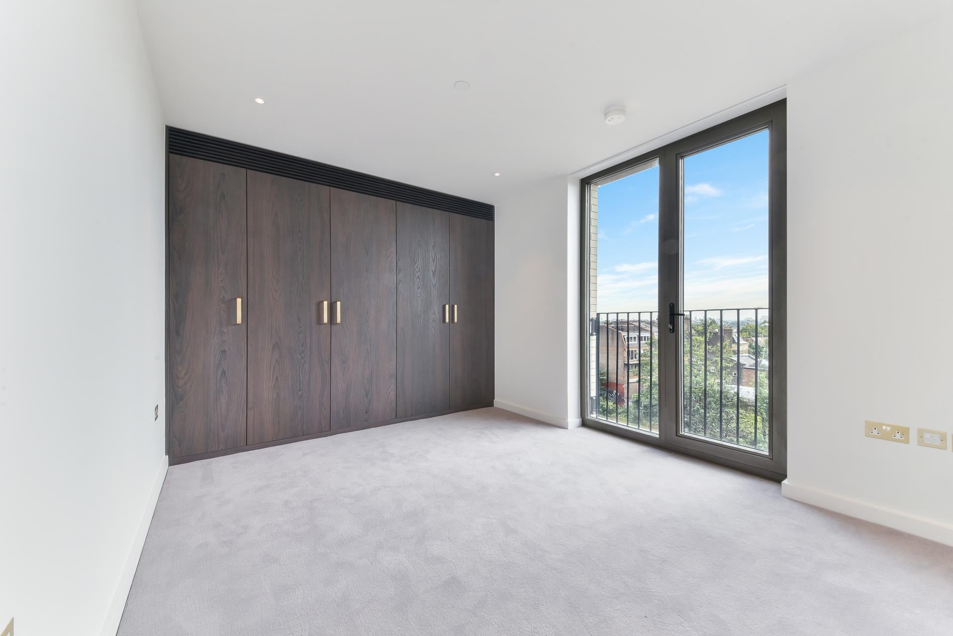 Flat Heritage Lane in Greater London