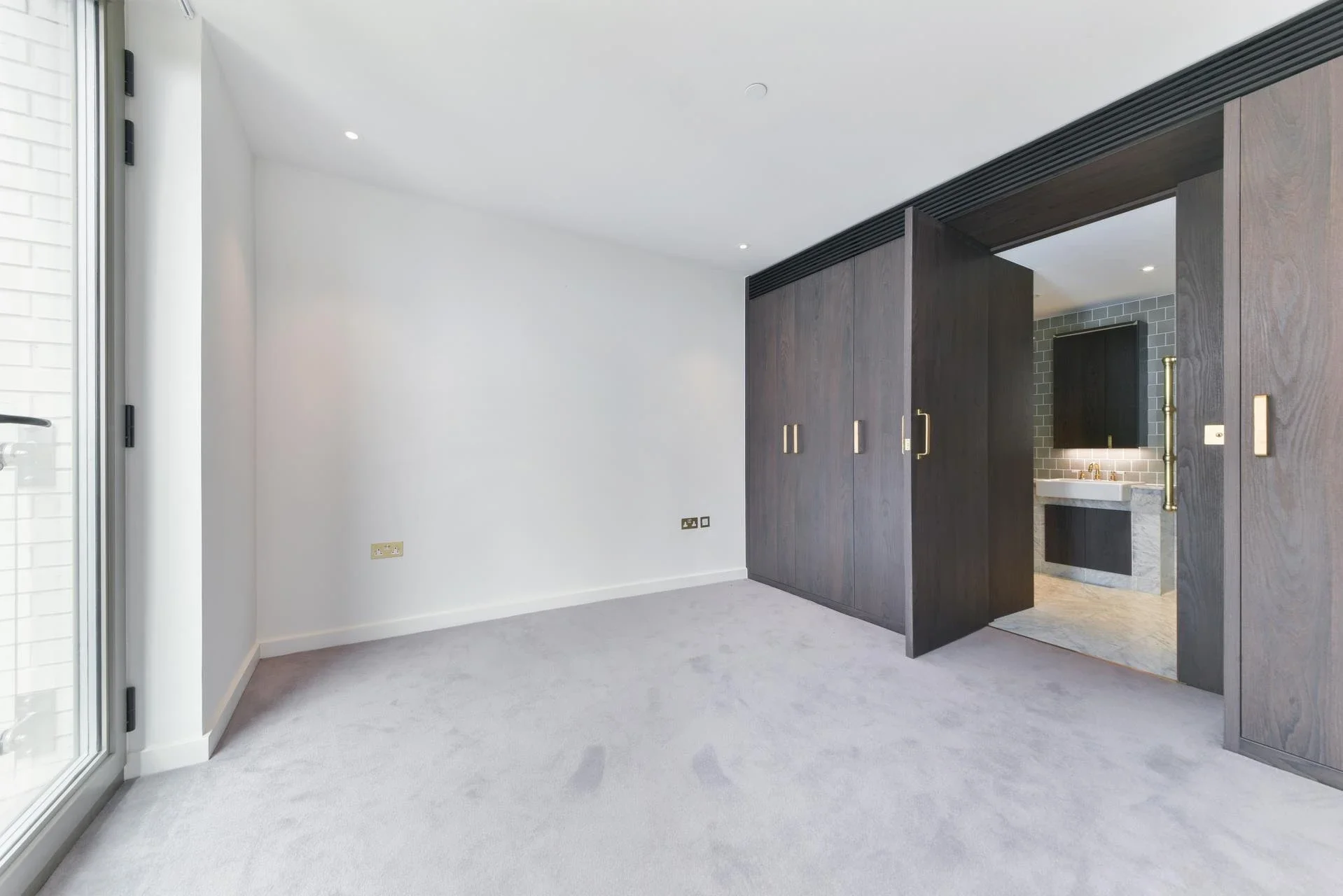 Flat Heritage Lane in Greater London