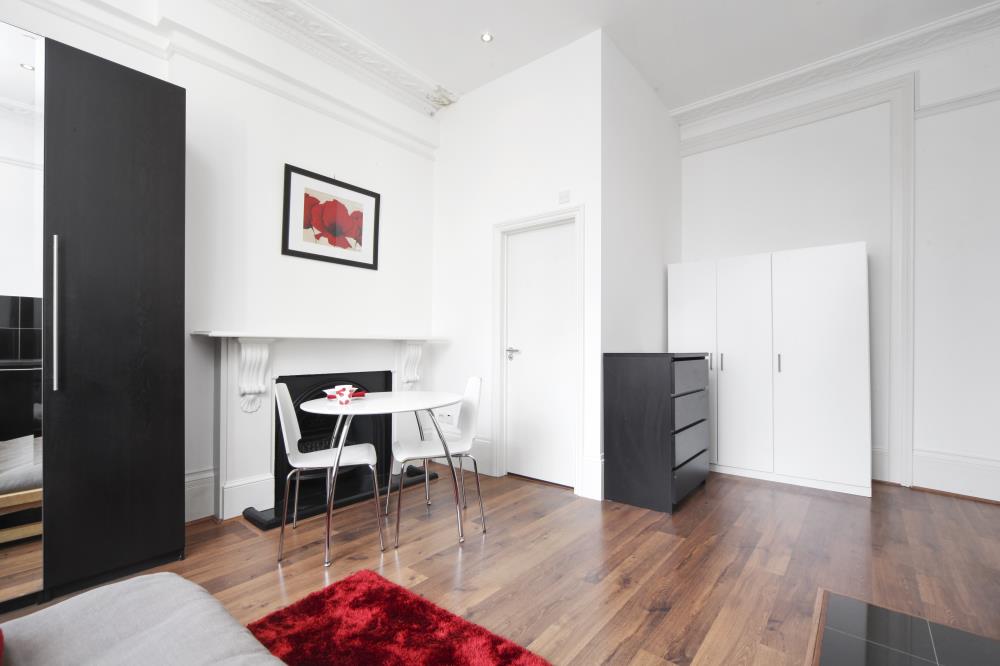 Flat Kensington Park Road in Greater London