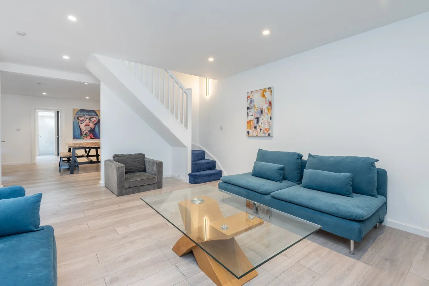 Flat Garratt Lane in Greater London