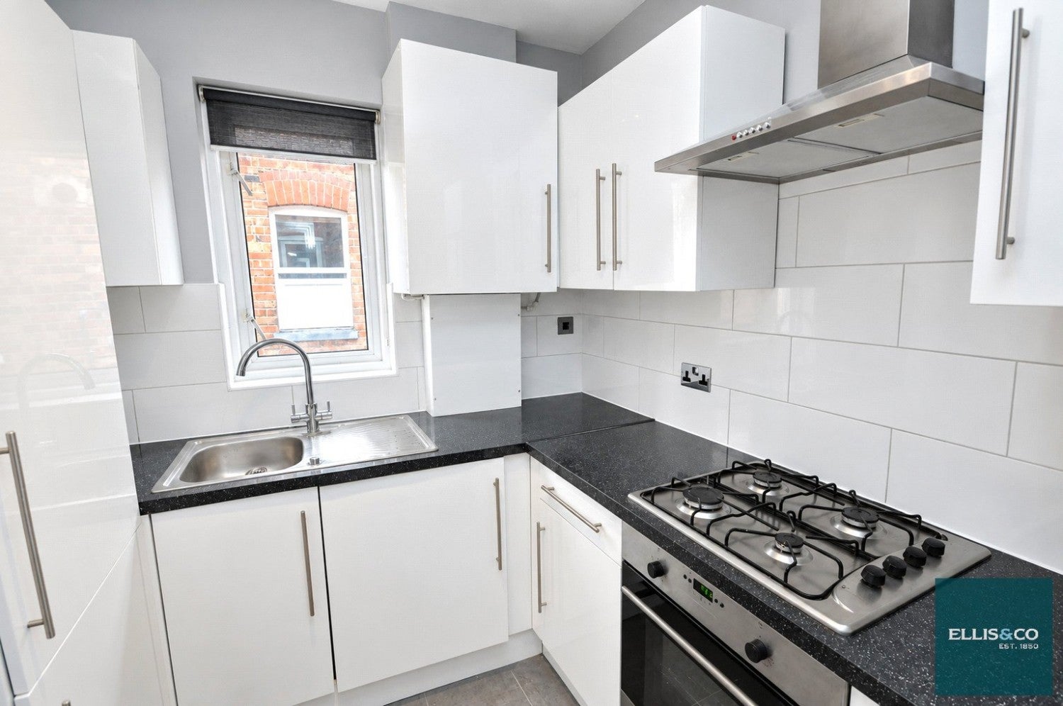 Flat Squires Lane in Greater London