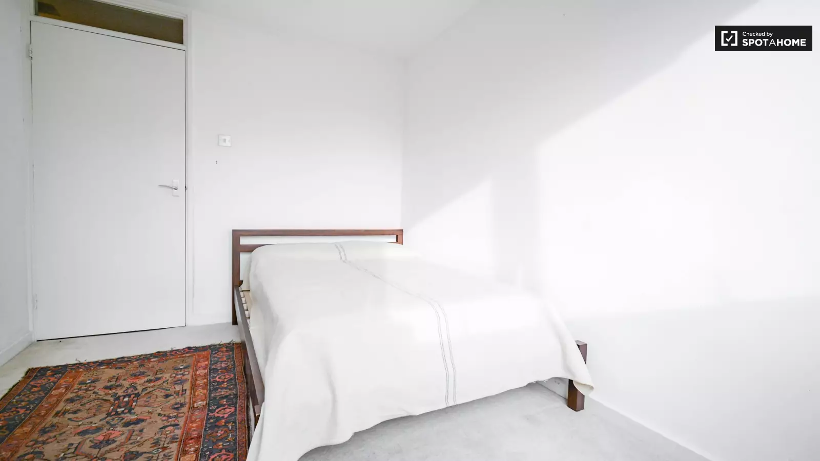 Room Tavistock Road in City of Westminster