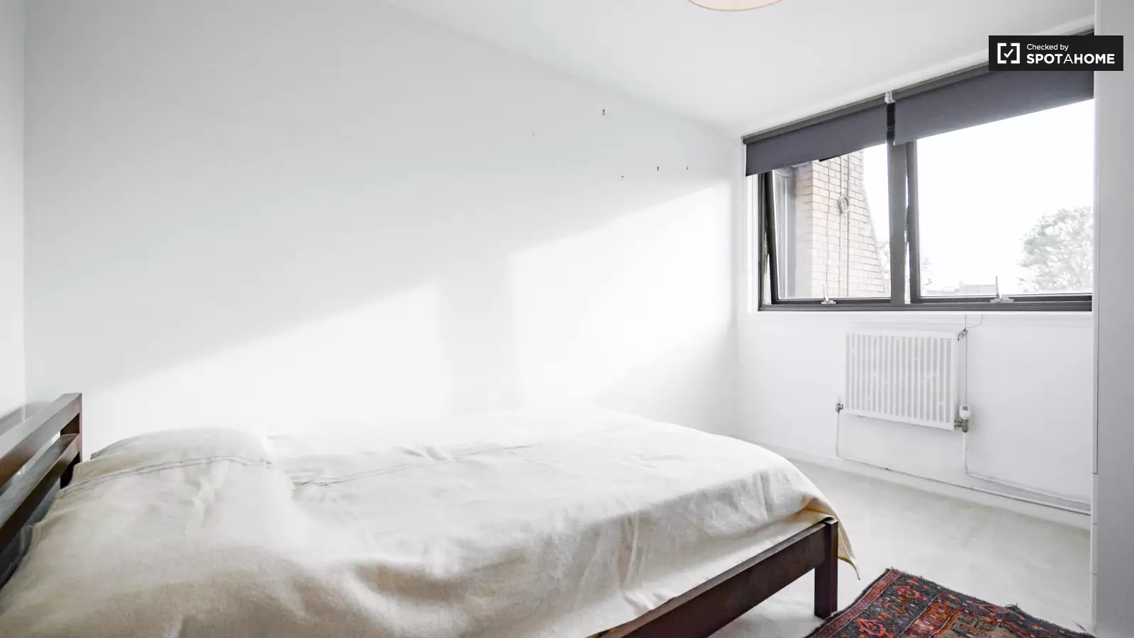 Room Tavistock Road in City of Westminster