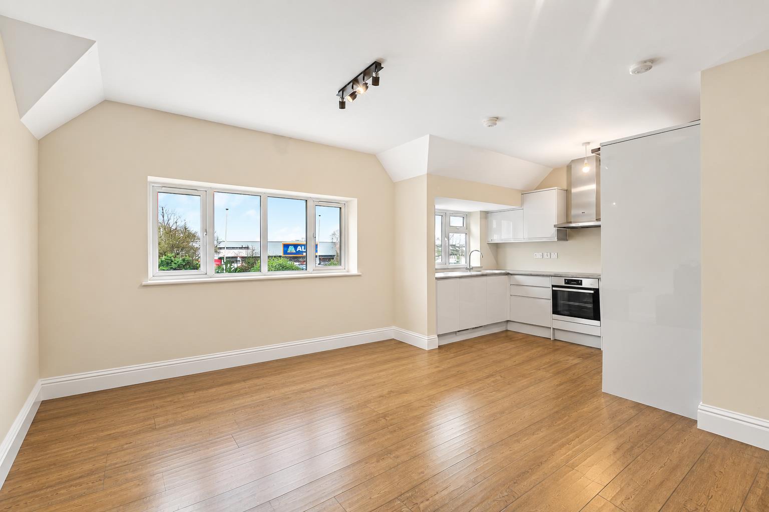 Flat Kingston Road in Greater London