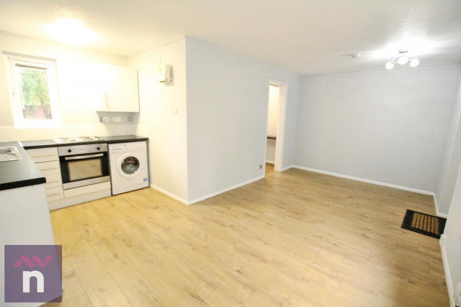 Flat Tom Price Close in Cheltenham