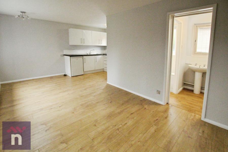Flat Tom Price Close in Cheltenham
