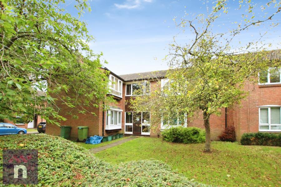 Flat Tom Price Close in Cheltenham