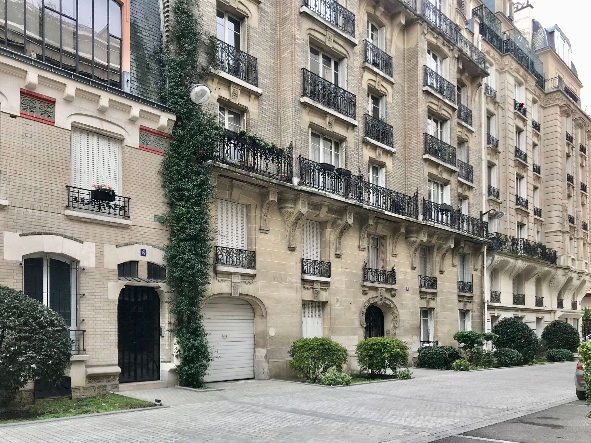 Flat Rue François Millet in Paris